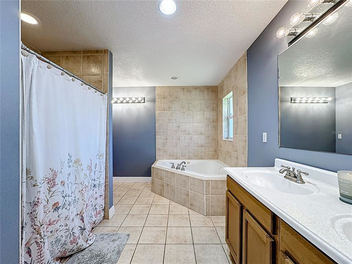 Image No.40-3 Bed Property for sale