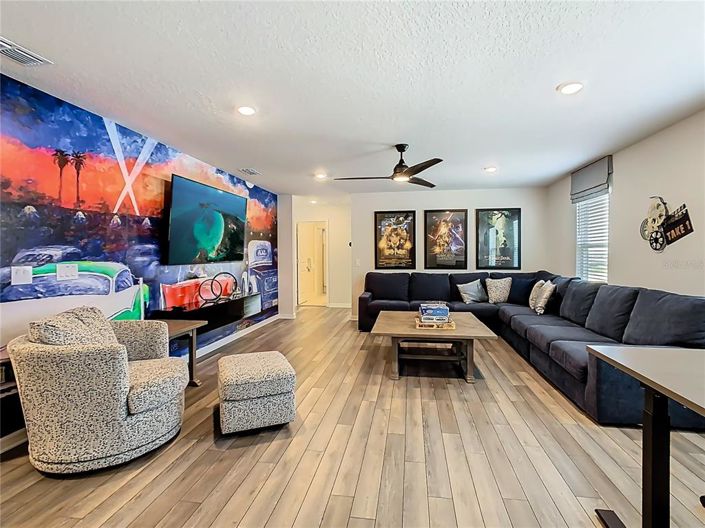 Image No.17-7 Bed Property for sale