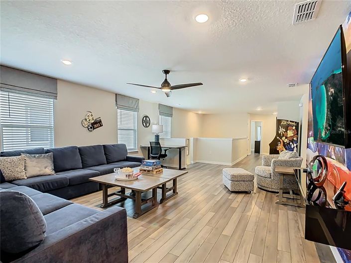 Image No.20-7 Bed Property for sale