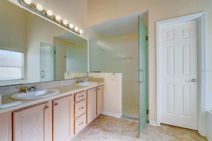 Image No.46-3 Bed Property for sale