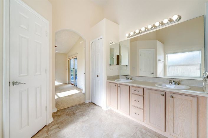 Image No.47-3 Bed Property for sale