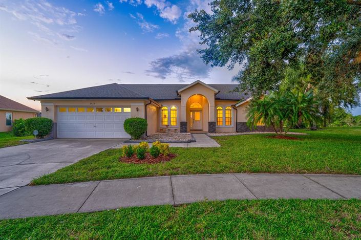 Image No.9-3 Bed Property for sale