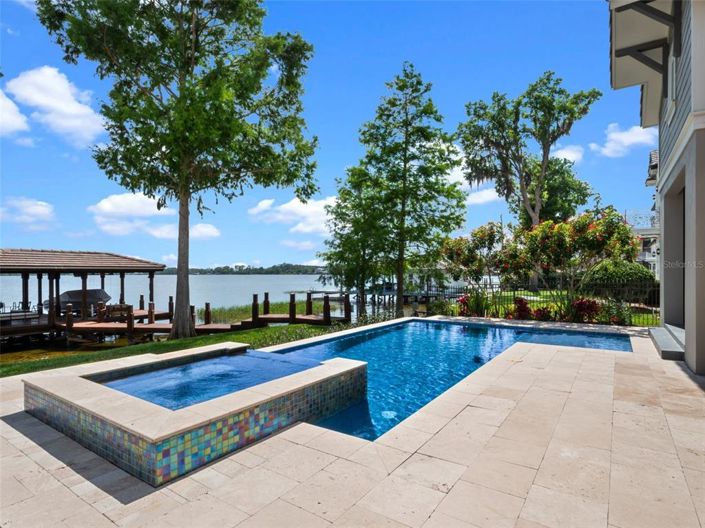 Image No.12-5 Bed Property for sale