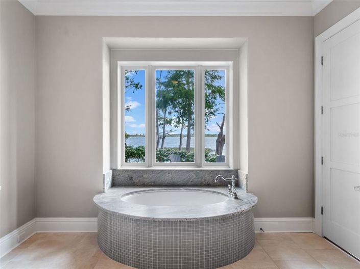 Image No.60-5 Bed Property for sale