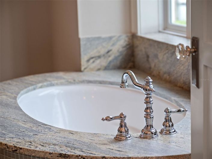 Image No.61-5 Bed Property for sale