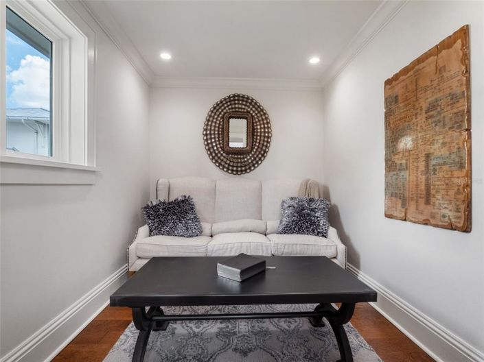 Image No.70-5 Bed Property for sale