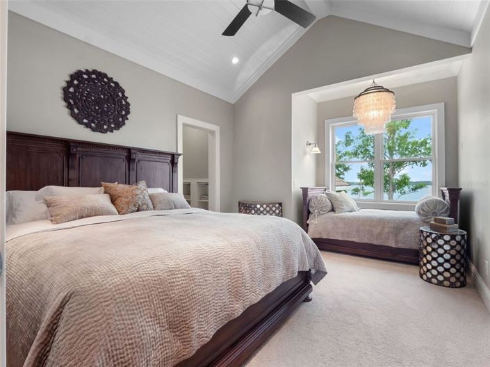 Image No.72-5 Bed Property for sale