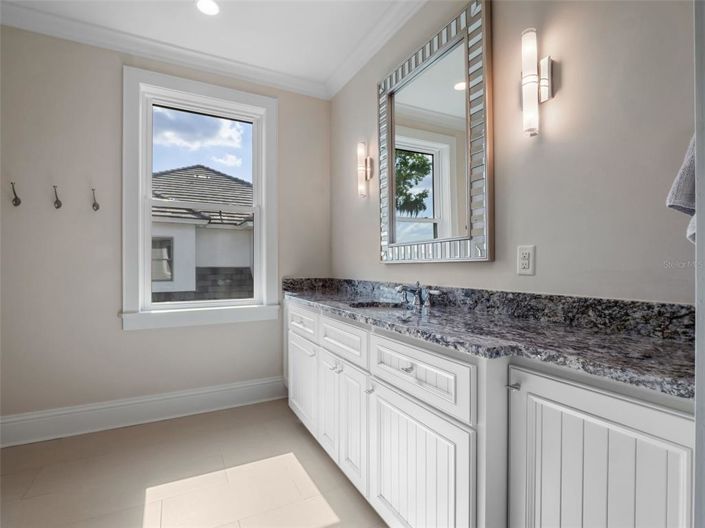 Image No.77-5 Bed Property for sale