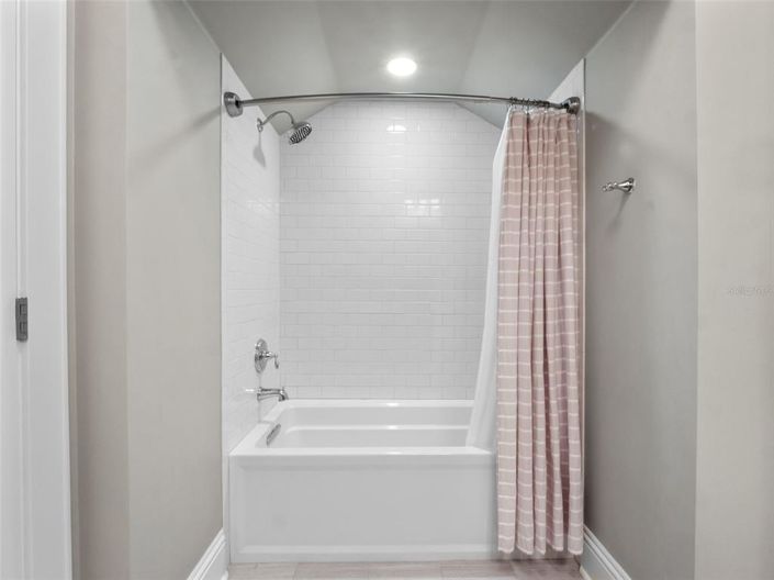 Image No.84-5 Bed Property for sale