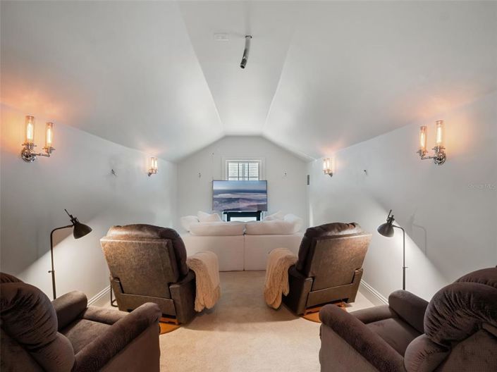 Image No.86-5 Bed Property for sale