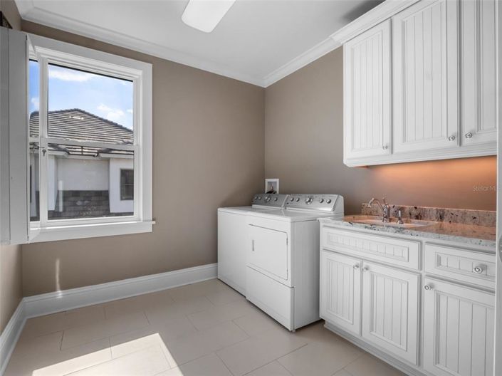 Image No.87-5 Bed Property for sale