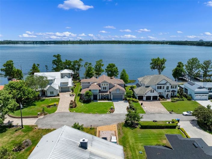 Image No.97-5 Bed Property for sale