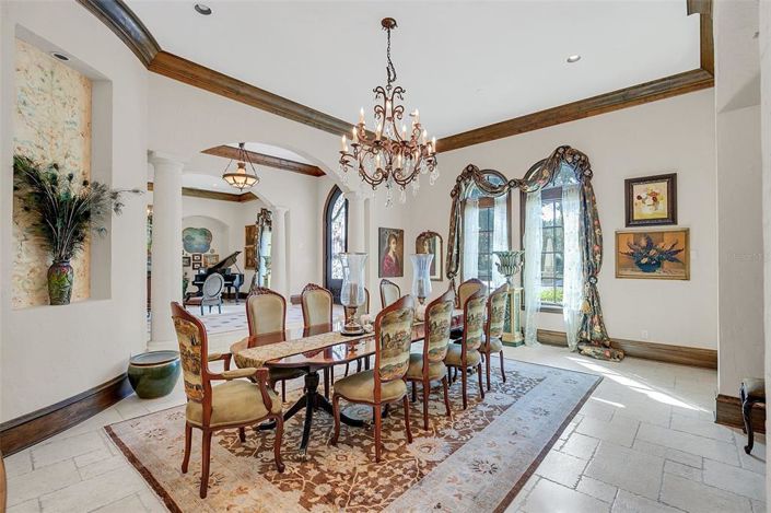 Image No.10-7 Bed Property for sale