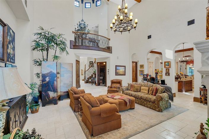 Image No.15-7 Bed Property for sale