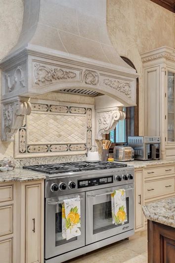 Image No.21-7 Bed Property for sale