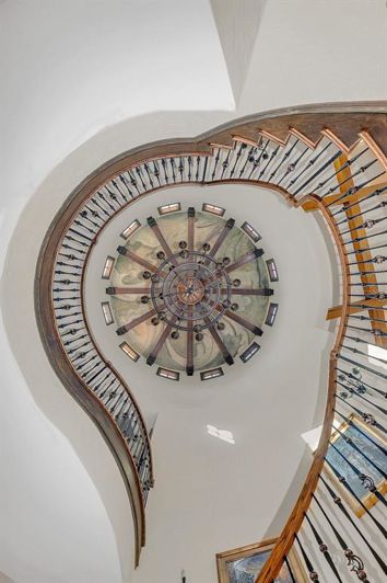 Image No.27-7 Bed Property for sale