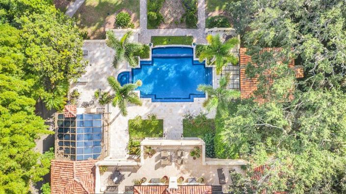 Image No.64-7 Bed Property for sale