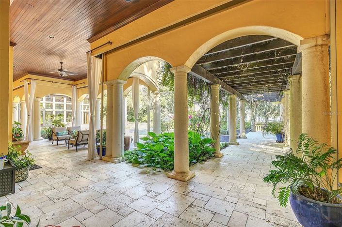 Image No.67-7 Bed Property for sale