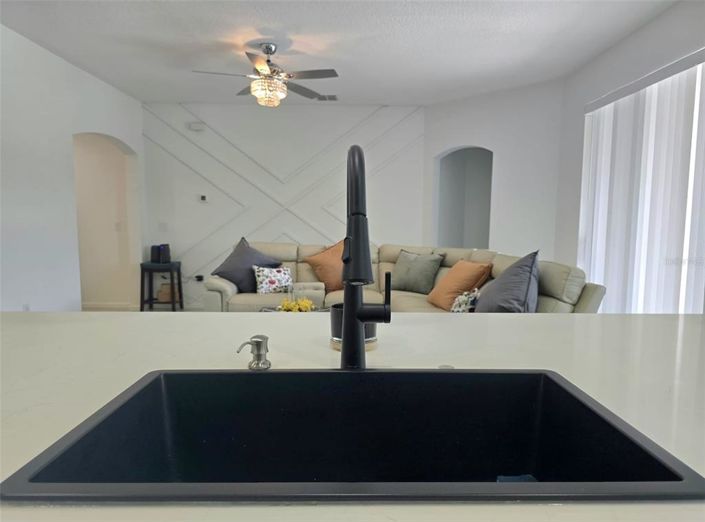 Image No.11-4 Bed Property for sale