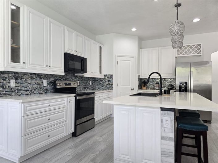 Image No.12-4 Bed Property for sale