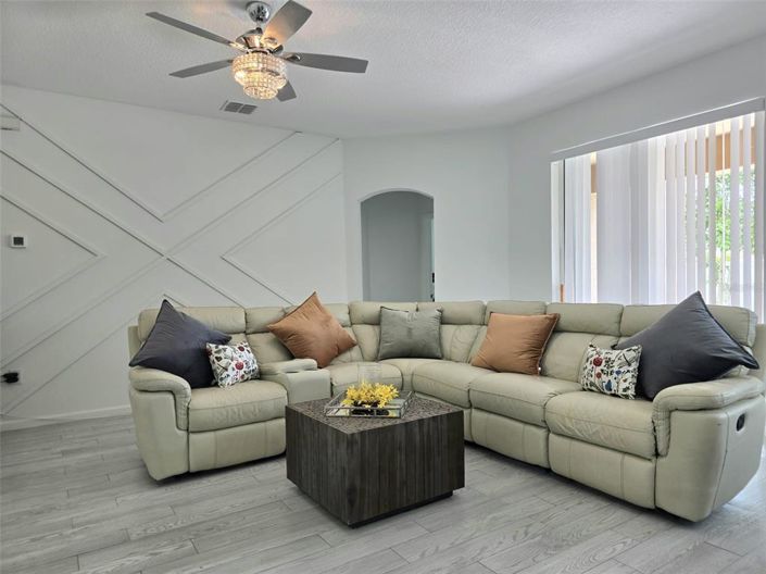 Image No.7-4 Bed Property for sale