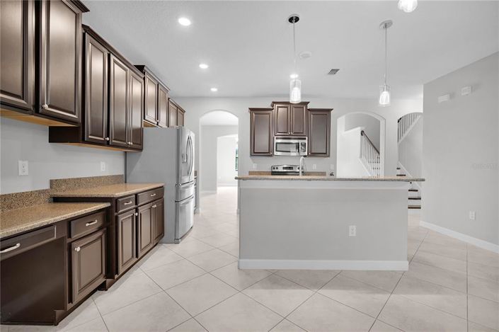 Image No.12-5 Bed Property for sale