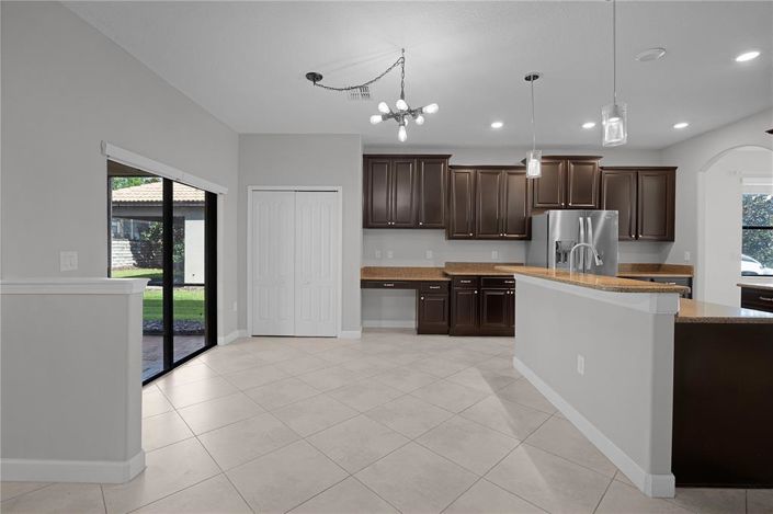 Image No.14-5 Bed Property for sale