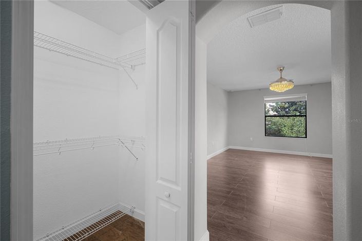 Image No.35-5 Bed Property for sale