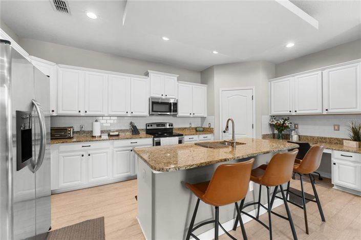 Image No.12-3 Bed Property for sale