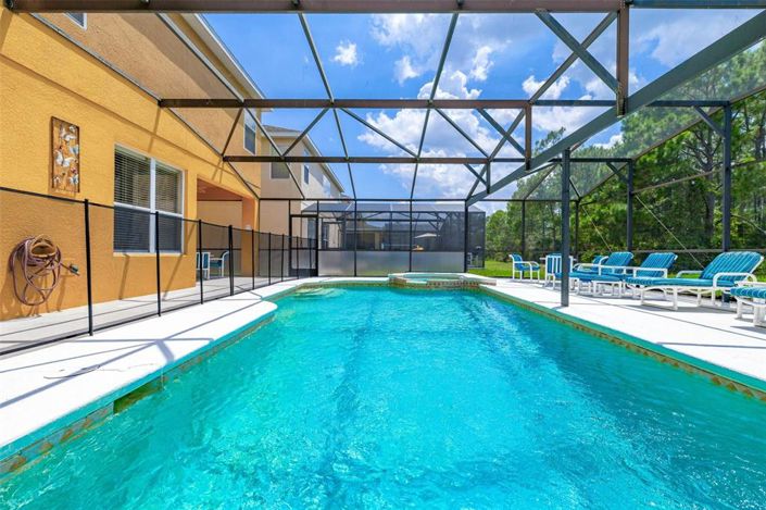 Image No.12-5 Bed Property for sale