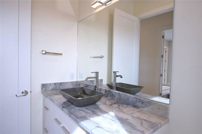 Image No.28-3 Bed Property for sale