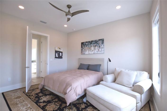 Image No.30-3 Bed Property for sale