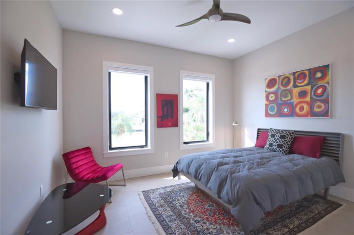 Image No.32-3 Bed Property for sale