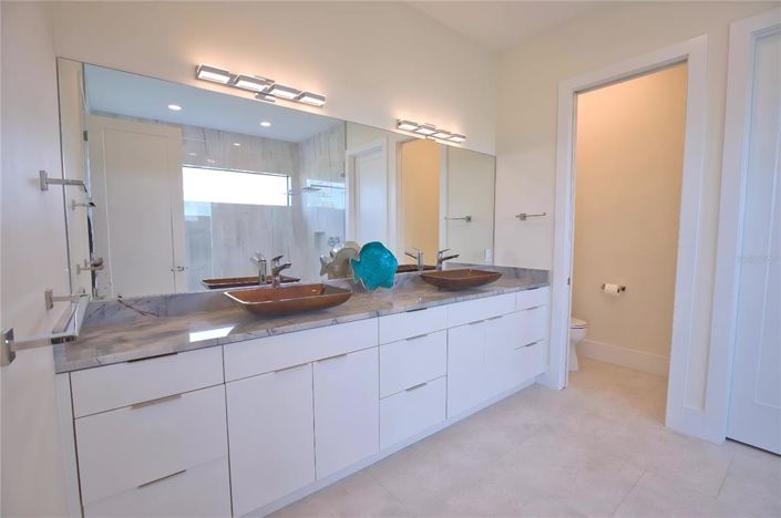 Image No.38-3 Bed Property for sale