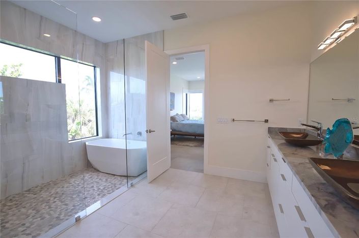 Image No.39-3 Bed Property for sale