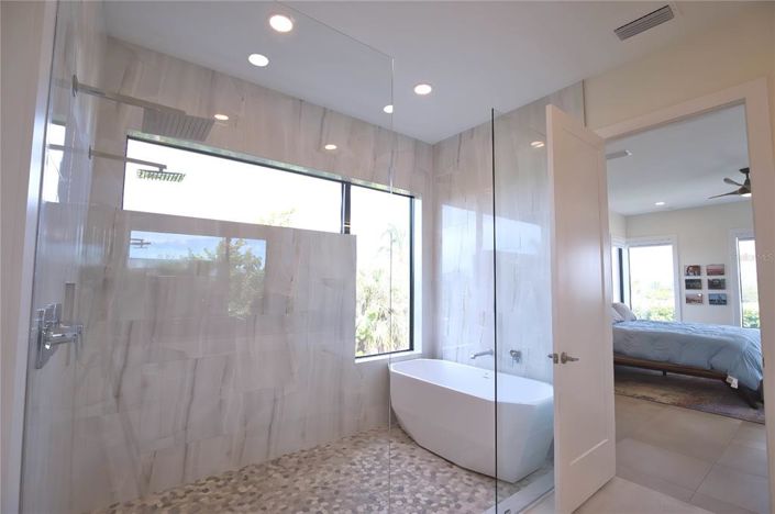 Image No.40-3 Bed Property for sale