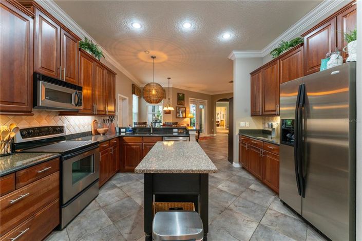 Image No.12-5 Bed Property for sale