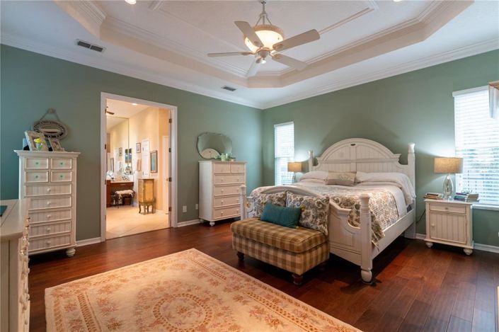 Image No.17-5 Bed Property for sale