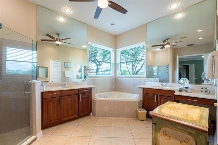 Image No.19-5 Bed Property for sale