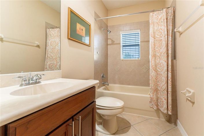 Image No.28-5 Bed Property for sale