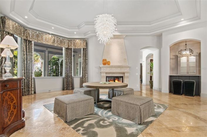 Image No.12-5 Bed Property for sale