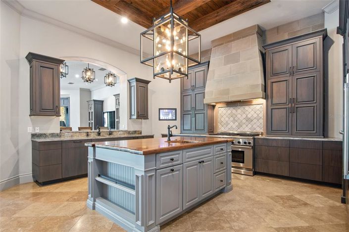 Image No.17-5 Bed Property for sale