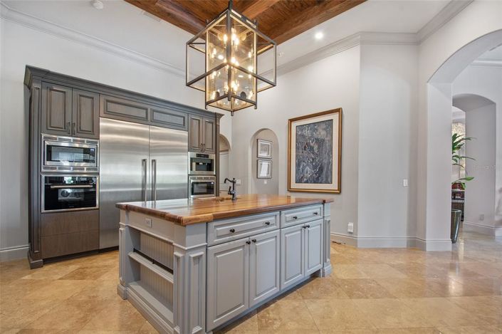 Image No.18-5 Bed Property for sale