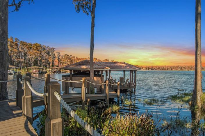 Image No.2-5 Bed Property for sale