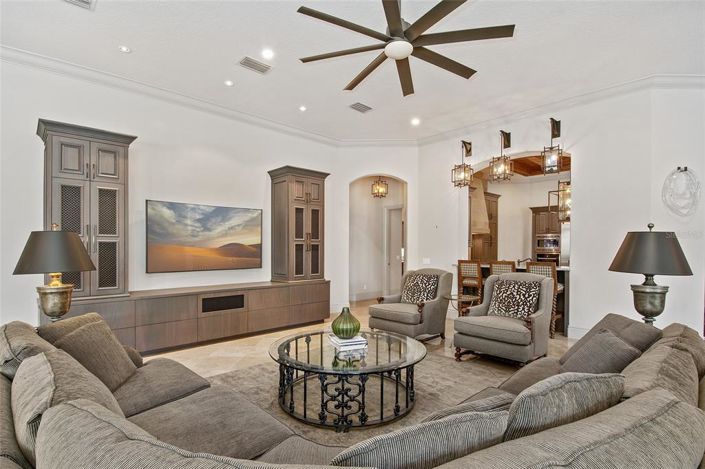 Image No.21-5 Bed Property for sale