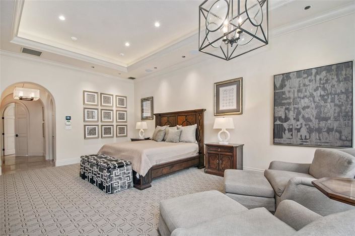 Image No.30-5 Bed Property for sale