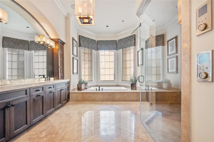 Image No.32-5 Bed Property for sale