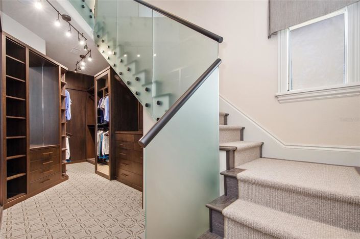 Image No.33-5 Bed Property for sale