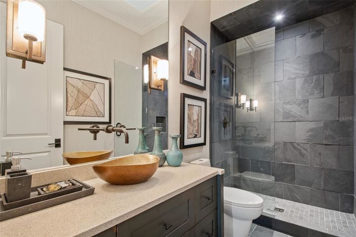 Image No.40-5 Bed Property for sale