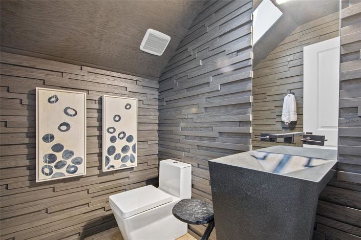 Image No.46-5 Bed Property for sale